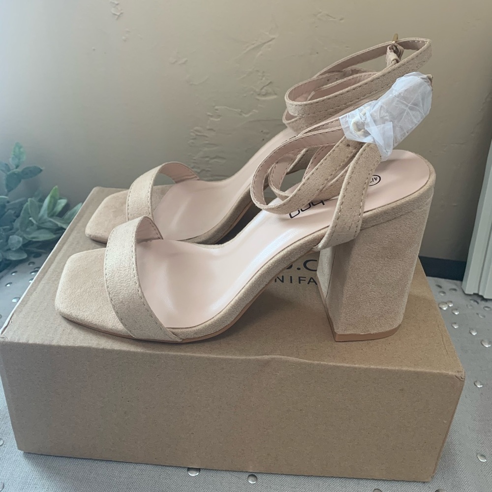 Wide fit block heels—NUDE